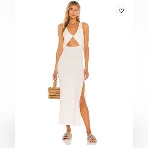 Beautiful never been worn white dress very flattering